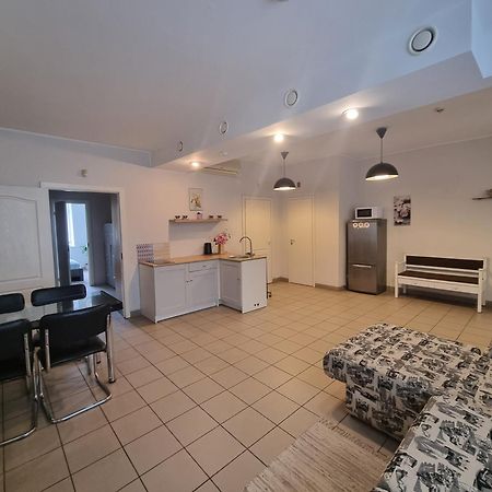 Camellia Studio Apartment & Parking Riga Eksteriør bilde