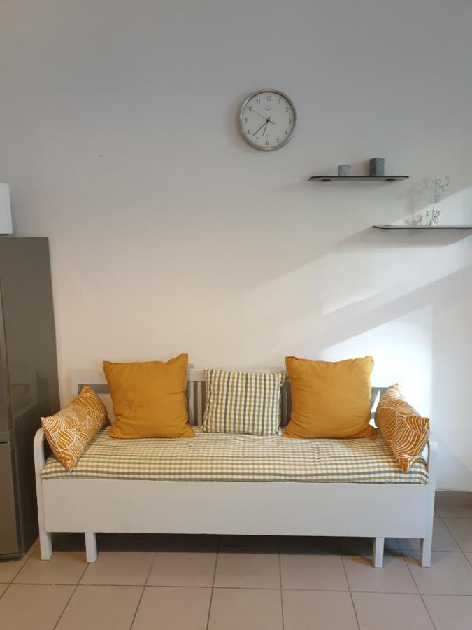 Camellia Studio Apartment & Parking Riga Eksteriør bilde