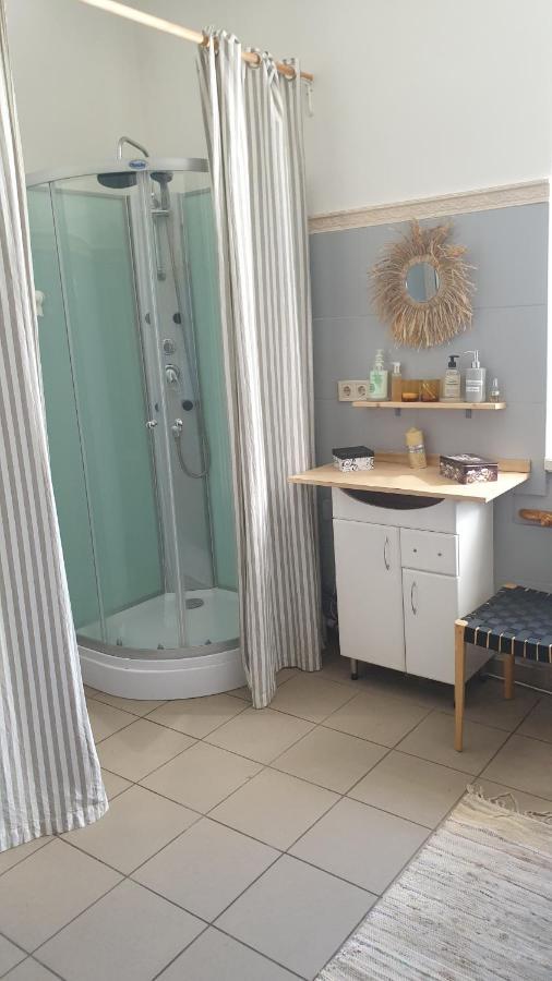 Camellia Studio Apartment & Parking Riga Eksteriør bilde